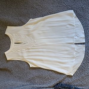 NWOT Pale Sky Quin keyhole crochet top